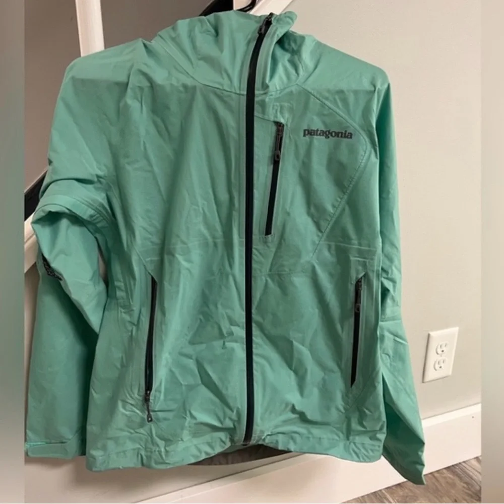 Patagonia Light Green rain Jacket size small - Picture 2 of 4